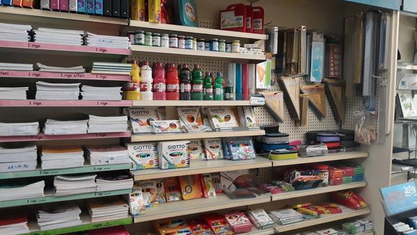 4#4617 Magazzino prodotti finiti di cartolibreria in vendita - foto 1