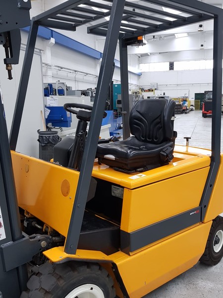 Carrelli elevatori in vendita