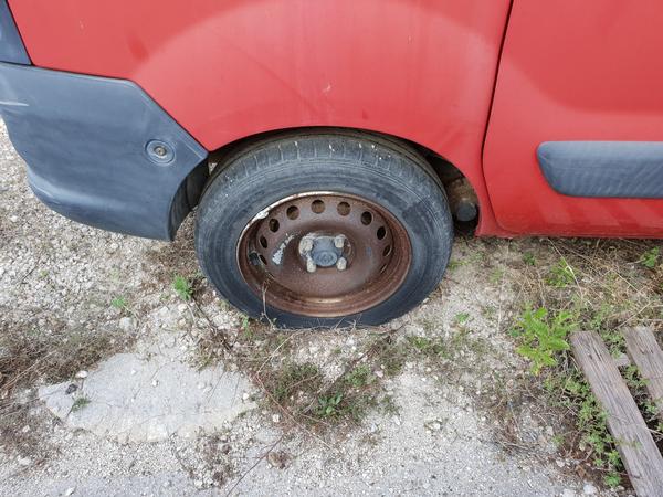 2#4635 Autocarri Renault Kangoo e Ford Courier in vendita - foto 2
