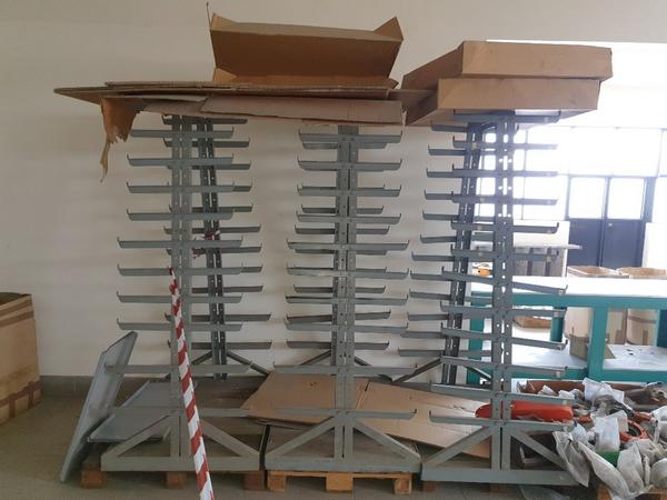 21#4637 Scaffalatura e banconi in vendita - foto 2