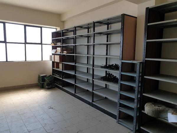 21#4637 Scaffalatura e banconi in vendita - foto 5