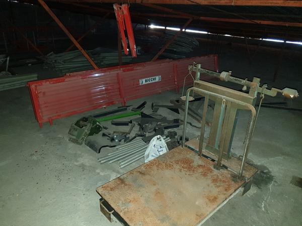 22#4637 Ricambi per trattori e mietitrebbie in vendita - foto 3