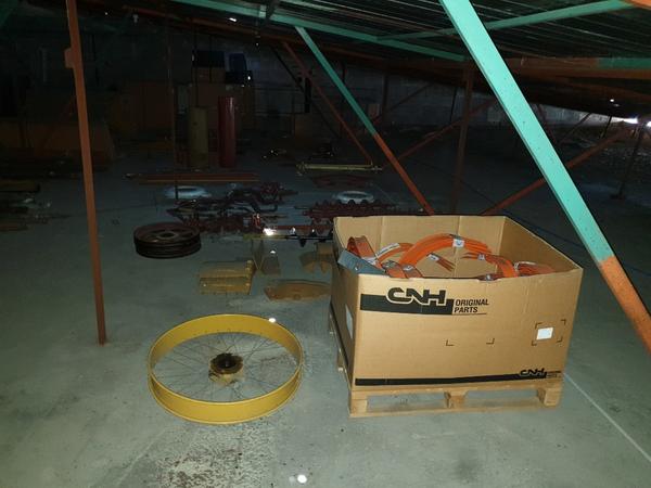 22#4637 Ricambi per trattori e mietitrebbie in vendita - foto 21