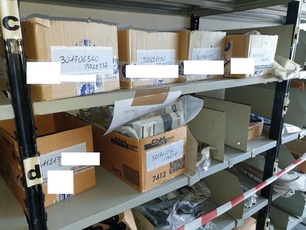 24#4637 Ricambi per trattori e macchine movimento terra in vendita - foto 31