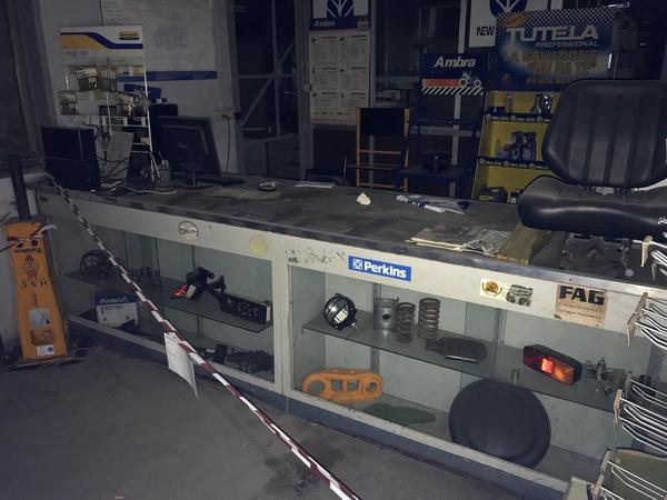 35#4637 Arredamento punti vendita e da ufficio in vendita - foto 1