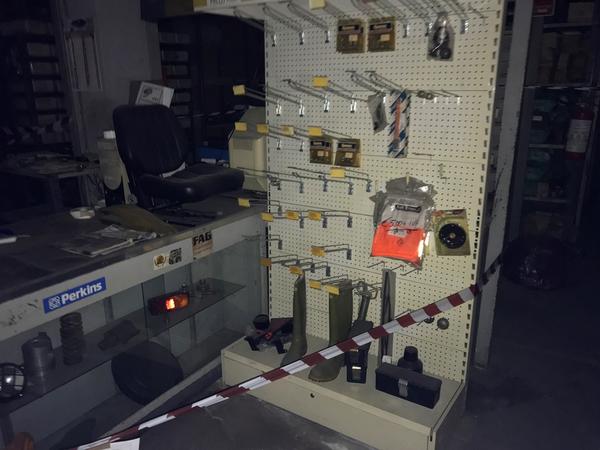 35#4637 Arredamento punti vendita e da ufficio in vendita - foto 37