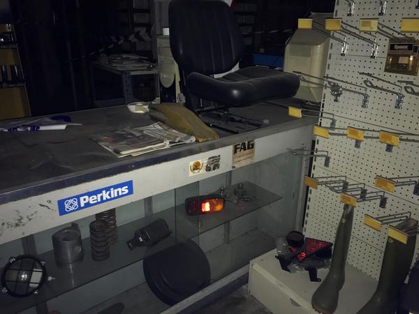 35#4637 Arredamento punti vendita e da ufficio in vendita - foto 38
