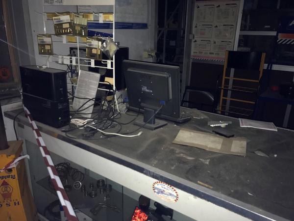 35#4637 Arredamento punti vendita e da ufficio in vendita - foto 39