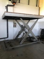 Bolzoni hydraulic platform - Lot 9 (Auction 4665)
