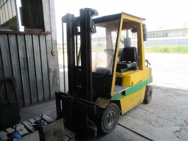 Carrelli elevatori in vendita