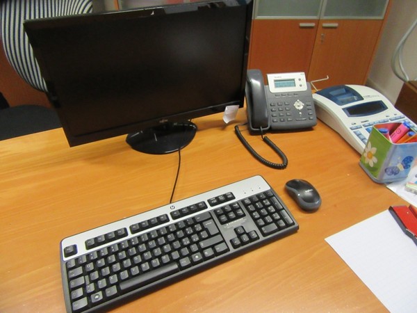 200#46820 Attrezzatura elettronica e mobilio d'ufficio in vendita - foto 2