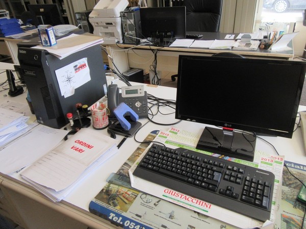 200#46820 Attrezzatura elettronica e mobilio d'ufficio in vendita - foto 29