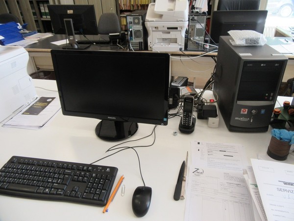 200#46820 Attrezzatura elettronica e mobilio d'ufficio in vendita - foto 30
