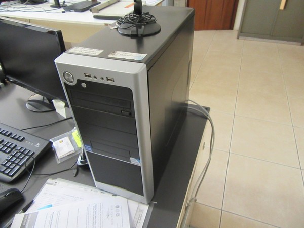 200#46820 Attrezzatura elettronica e mobilio d'ufficio in vendita - foto 47