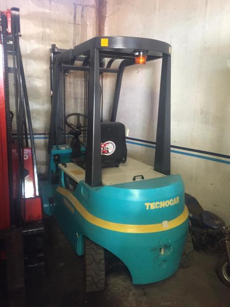 Carrelli elevatori in vendita