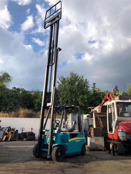 Carrelli elevatori in vendita