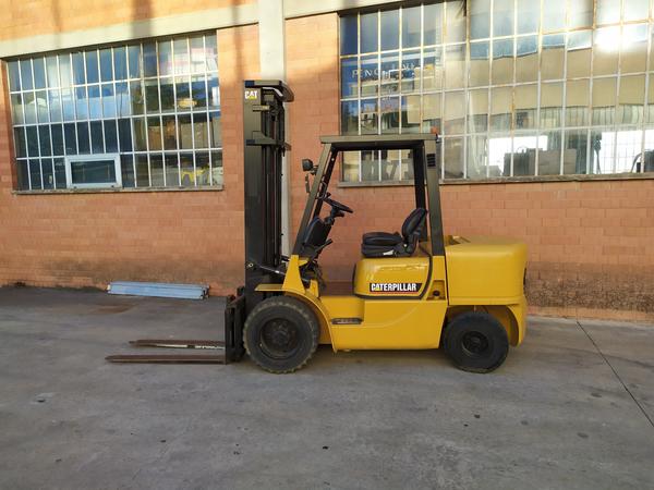 Carrelli elevatori in vendita