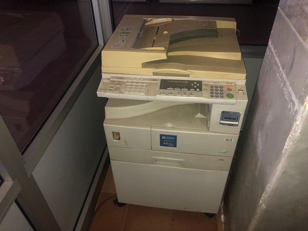 1#4719 Arredi ufficio e materiale di magazzino in vendita - foto 2