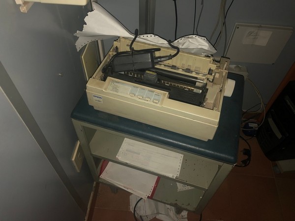 1#4719 Arredi ufficio e materiale di magazzino in vendita - foto 18