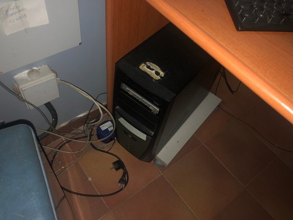 1#4719 Arredi ufficio e materiale di magazzino in vendita - foto 19