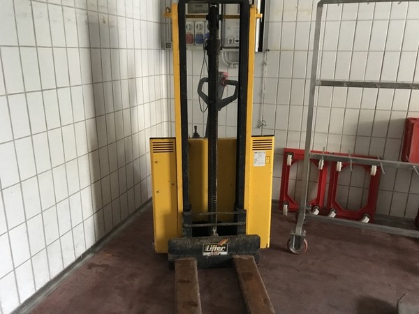 6#4765 Transpallet elettrico e scala a pioli in vendita - foto 1