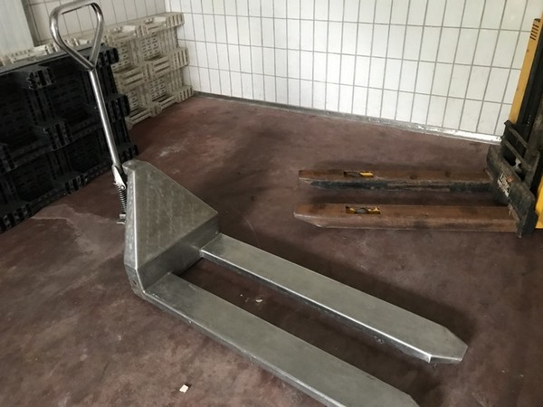 6#4765 Transpallet elettrico e scala a pioli in vendita - foto 4