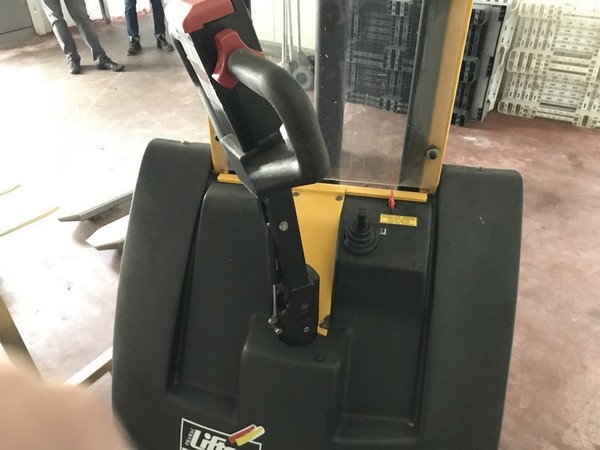 6#4765 Transpallet elettrico e scala a pioli in vendita - foto 7