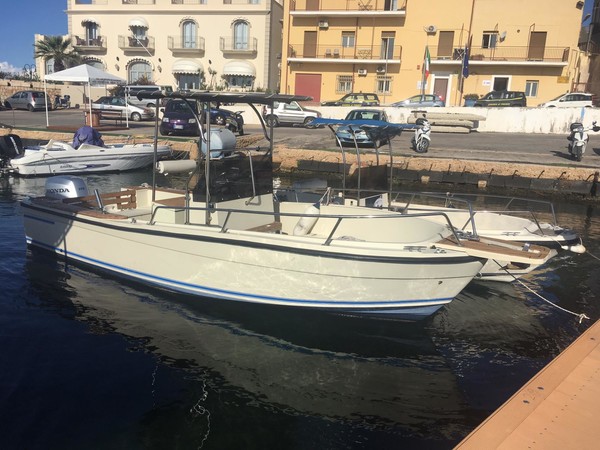 1#4796 Barca a motore Fisherman open con consolle centrale in vendita - foto 2
