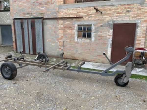 1#4815 Carrello da rimessaggio motorizzato per barche in vendita - foto 1
