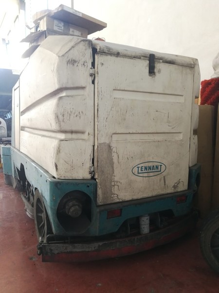 5#4821 Lavapavimenti spazzatrice combinata Tennant 8300 in vendita - foto 2