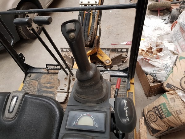 3#4853 Miniescavatore Cat cingolato in vendita - foto 12