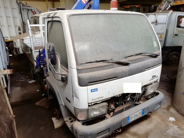 13#4856 Autocarro ribaltabile con gru Nissan in vendita - foto 2