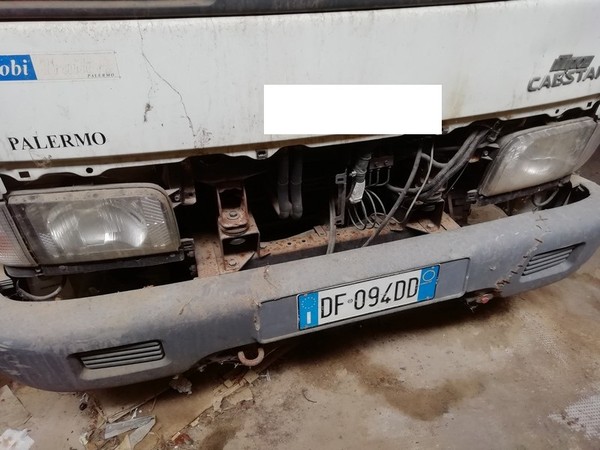 13#4856 Autocarro ribaltabile con gru Nissan in vendita - foto 5