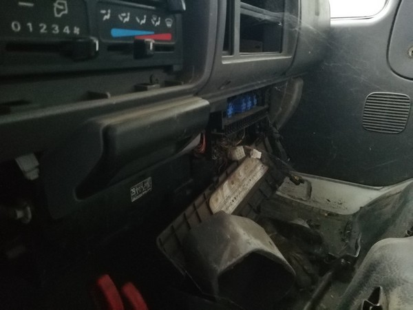 13#4856 Autocarro ribaltabile con gru Nissan in vendita - foto 15