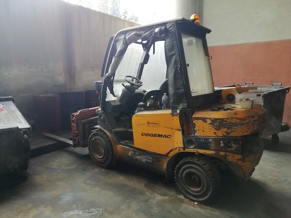 Carrelli elevatori in vendita