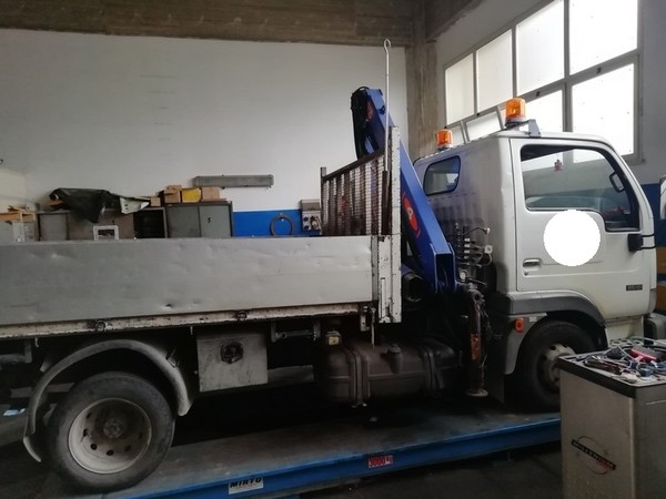 17#4856 Autocarro ribaltabile con gru Nissan in vendita - foto 3
