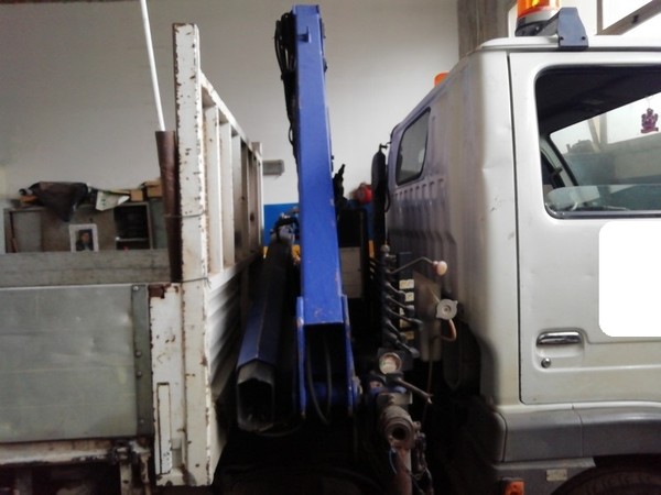 17#4856 Autocarro ribaltabile con gru Nissan in vendita - foto 4