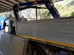 Image 9 - Nissan tipper truck with crane - Lot 32 (Auction 4856)