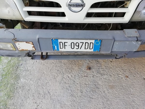 32#4856 Autocarro ribaltabile con gru Nissan in vendita - foto 2