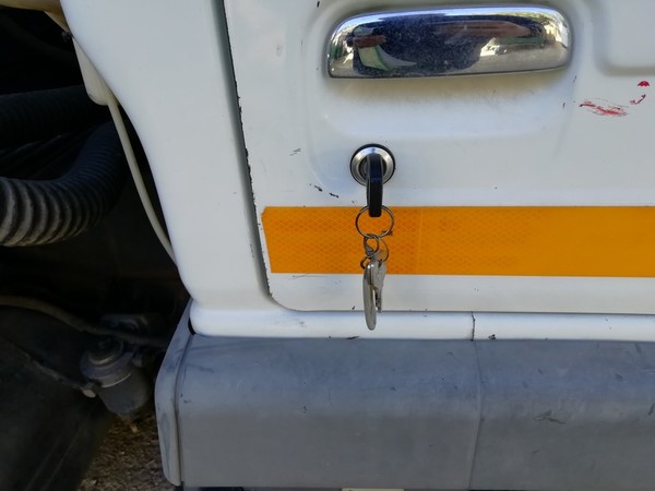 32#4856 Autocarro ribaltabile con gru Nissan in vendita - foto 16