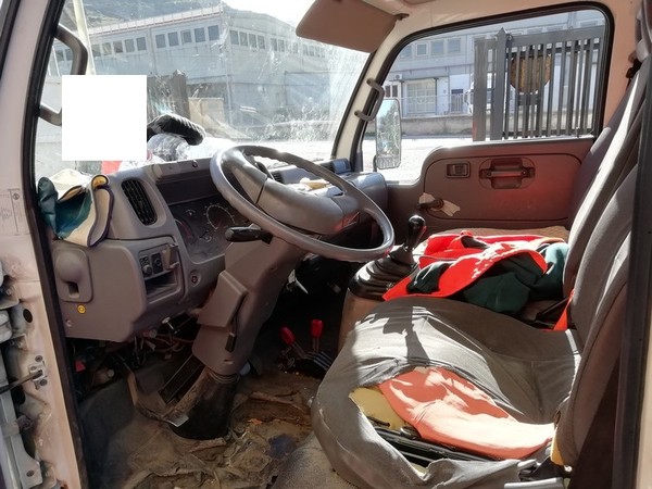 38#4856 Autocarro ribaltabile con gru Nissan in vendita - foto 8