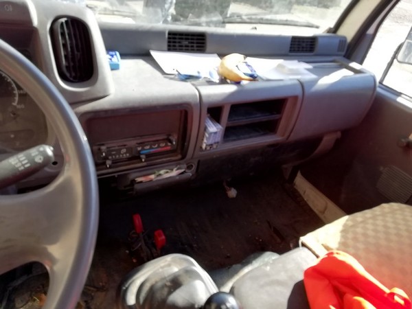 38#4856 Autocarro ribaltabile con gru Nissan in vendita - foto 11
