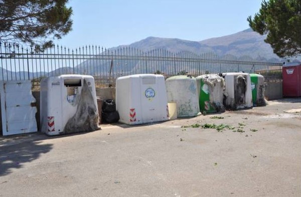 46#4856 Cassonetti e campane per la raccolta differenziata in vendita - foto 5