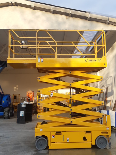 2#4873 Piattaforma aerea verticale a pantografo Haulotte Compact 12 in vendita - foto 1
