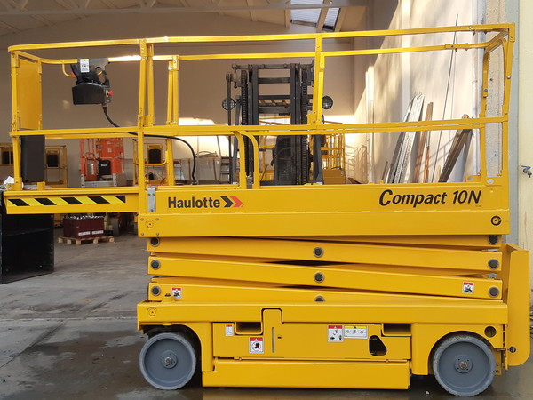 3#4873 Piattaforma aerea verticale a pantografo Haulotte Compact 10 in vendita - foto 1