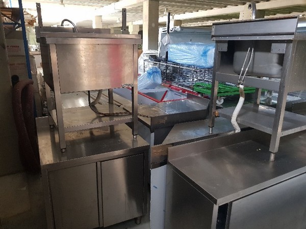 5#4894 Tavoli di lavoro in acciaio Mareno in vendita - foto 1