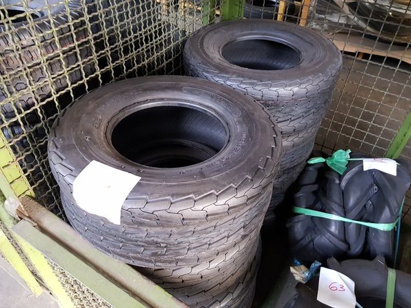 7#4898 Pneumatici per caravan e scooter in vendita - foto 1
