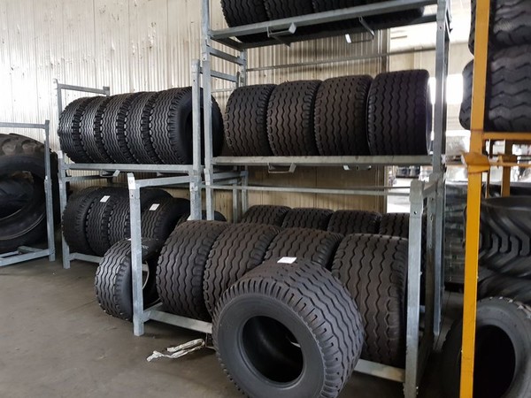 800#4898 Stalli per pneumatici in vendita - foto 2