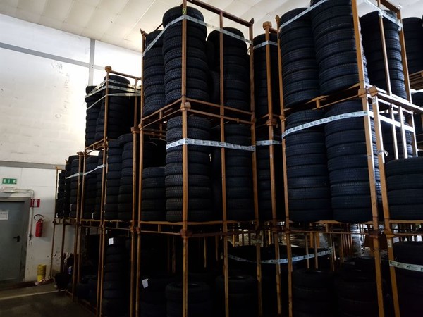 800#4898 Stalli per pneumatici in vendita - foto 4