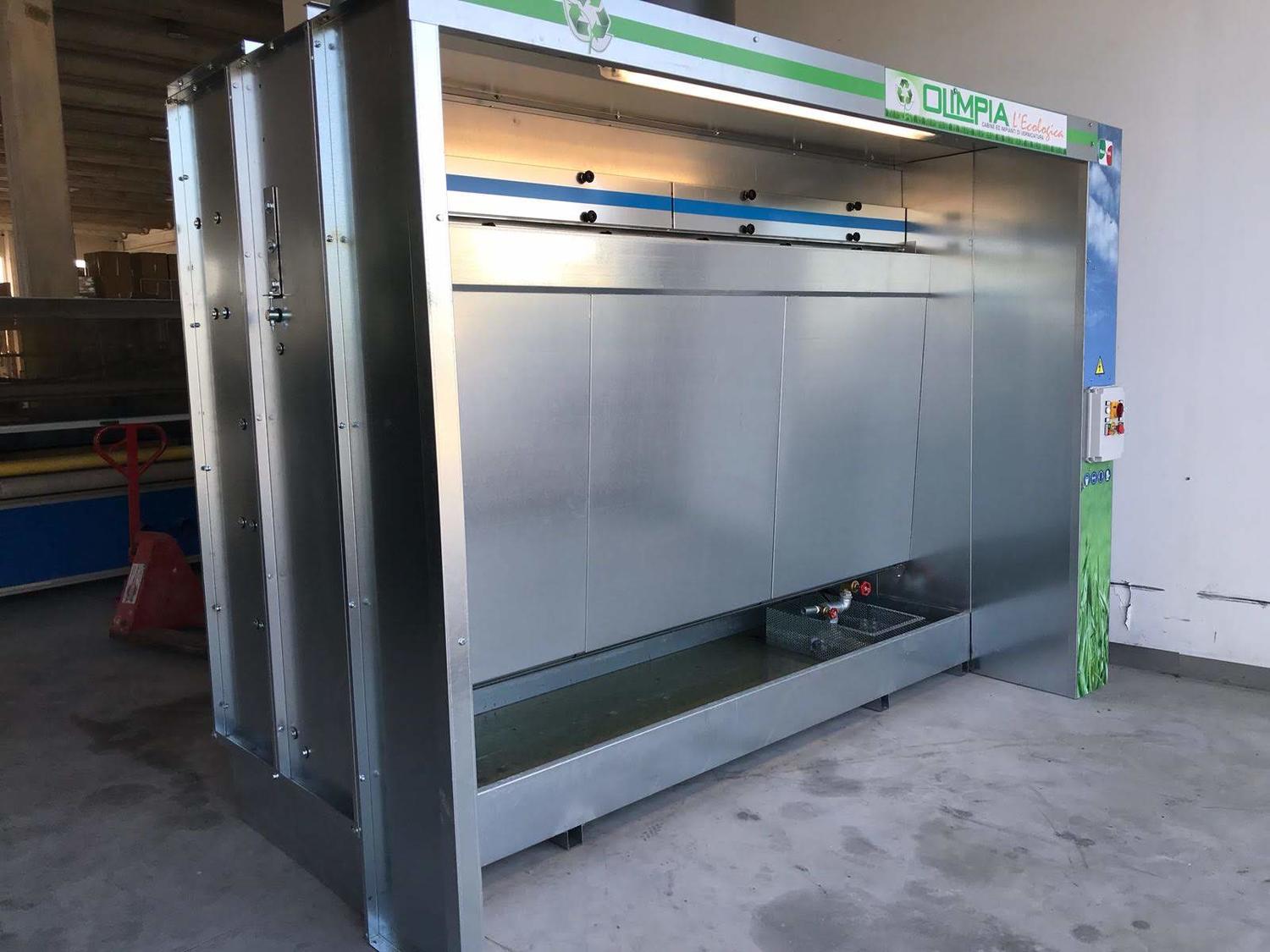 Lot Olimpia 3 meter water spray booth